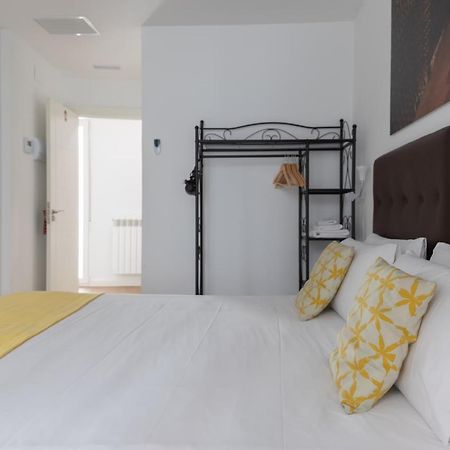 Hostal Puente De Hierro Логроньо Экстерьер фото