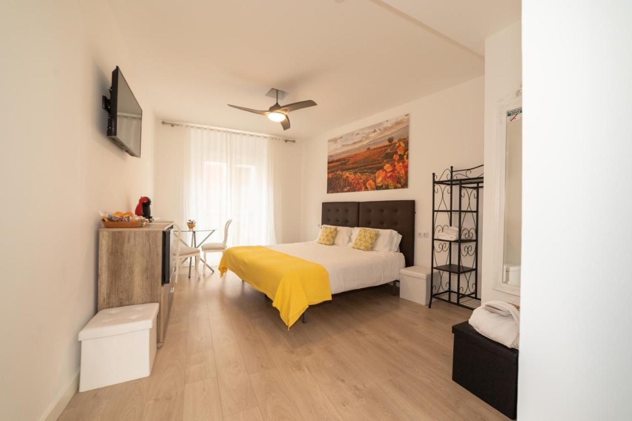Hostal Puente De Hierro Логроньо Экстерьер фото