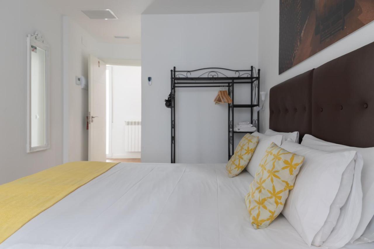 Hostal Puente De Hierro Логроньо Экстерьер фото
