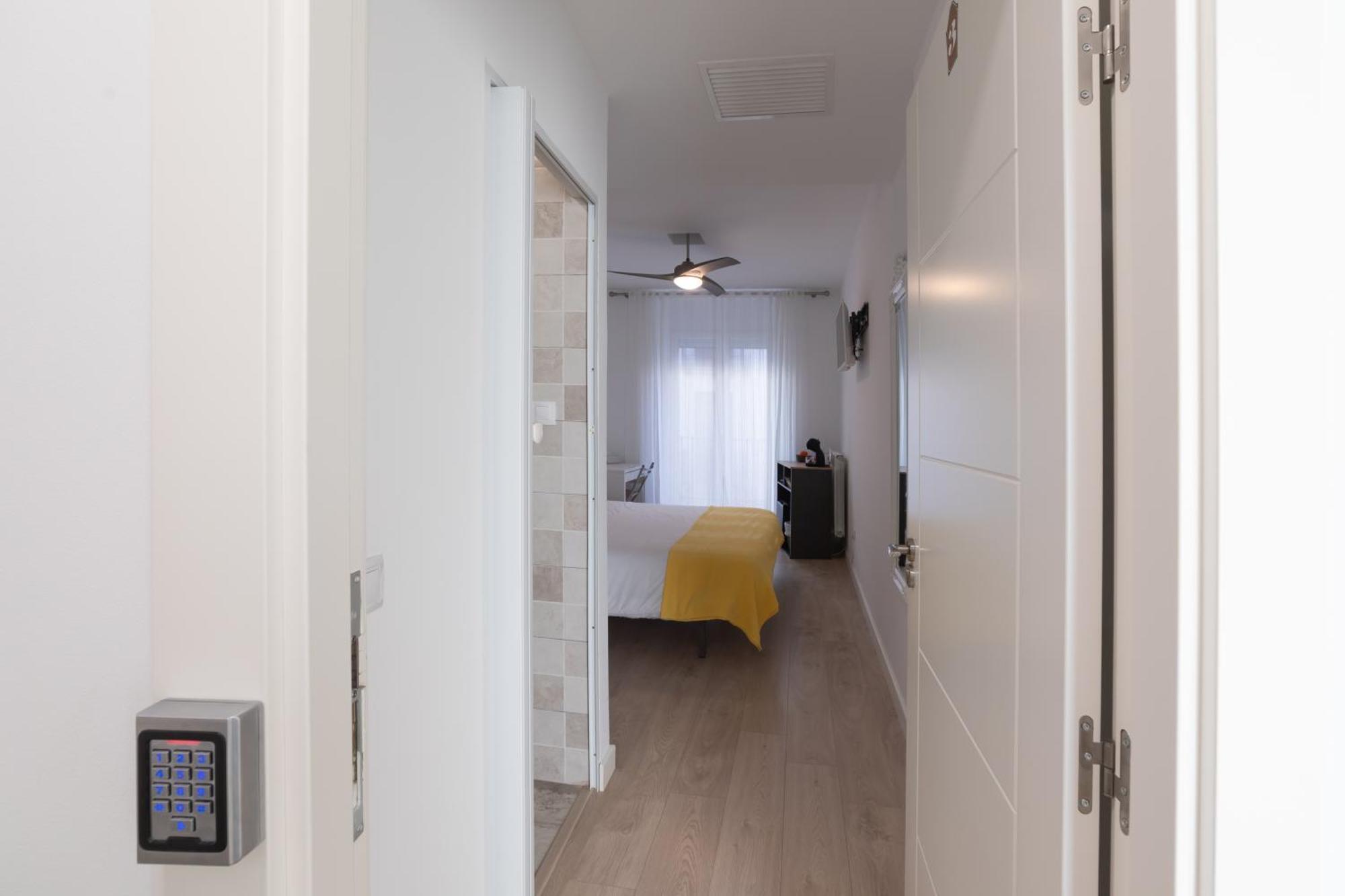 Hostal Puente De Hierro Логроньо Номер фото