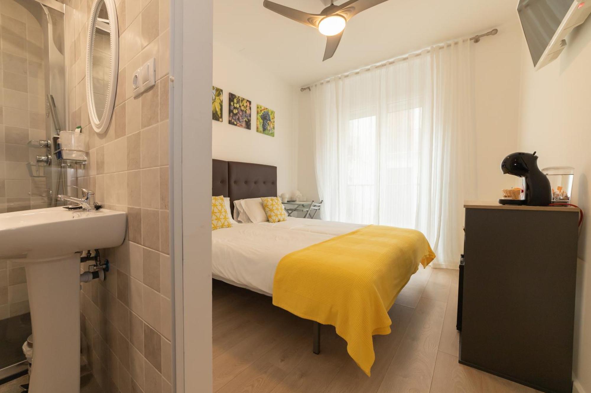 Hostal Puente De Hierro Логроньо Номер фото